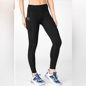 NWT- Fabletics High-Waisted Sculptknit
Pocket Legging